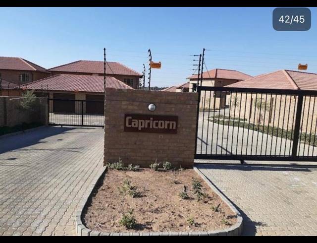 3 BEDROOM TOWNHOUSE FOR SALE IN KOSMOSDAL